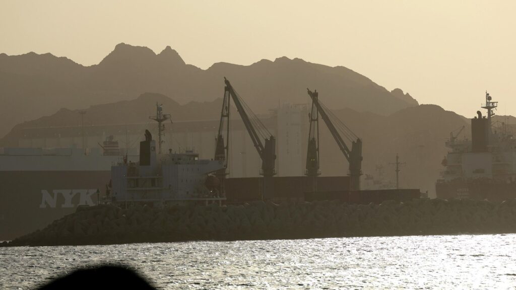 Hürmüz Boğazı’nda tanker trafiği durdu: Petrol fiyatları yeniden yükselişte